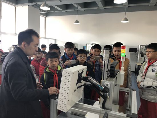 别样的元宵节——科航路学校学生走进人工智能软件开发新世界